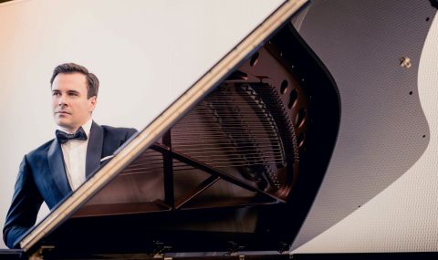 Симеон Гошев пристига с роял "Бьозендорфер" за концерта си в неделя - 1
