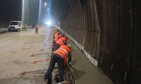 В тунел „Топли дол“ на АМ „Хемус“ се работи по отводнителните улеи, тротоарите и хидроизолацията