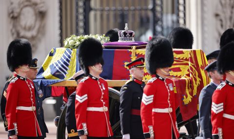 Започна четиридневното бдение преди погребението на кралица Елизабет Втора - 1