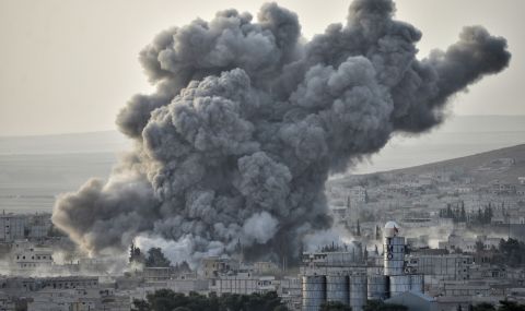 Десетки убити при атака с дронове срещу военна академия в Сирия - 1