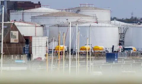 US exports record oil  - 1