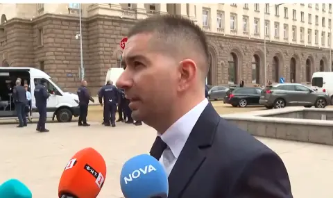 Слави Василев: Влизаме в НС с нагласите да променим България. Убеден съм, че Радев е готов с кабинета  - 1