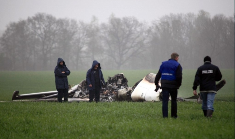 Четирима загиват в авиокатастрофа в Германия - 1