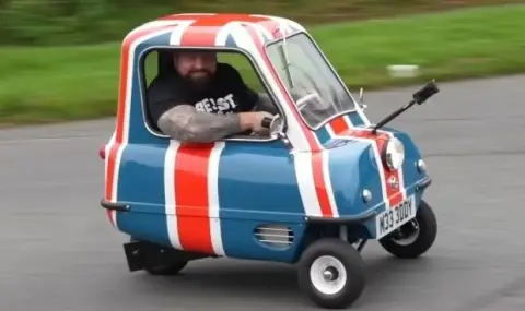 Най-силният човек в света си купи най-малката серийна кола - 1