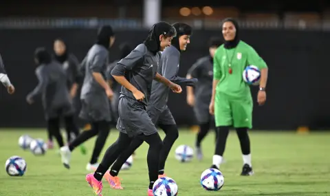 Пет от седемте ирански футболистки потърсили убежище в Австралия се завръщат у дома - 1