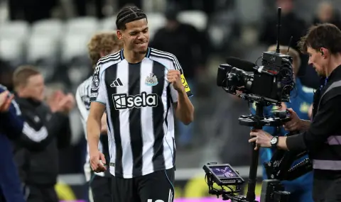 Палачът на Ман Юнайтед е бил посрещнат с овации на „Олд Трафорд“ - 1