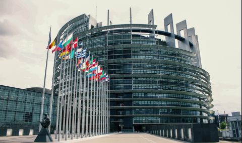Европейският парламент отпуска още средства за бежанците - 1
