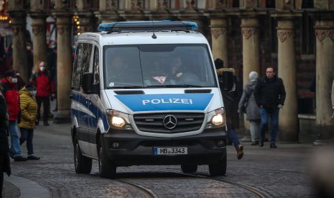 Германската полиция прекрати неразрешен протест пред болница - 1