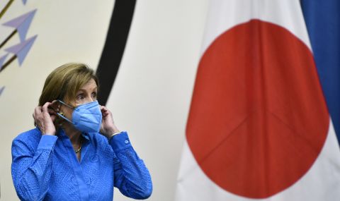 Японският премиер се срещна с Нанси Пелоси - 1