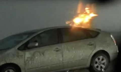 Светкавица удари Toyota Prius и я повреди сериозно (ВИДЕО) - 1