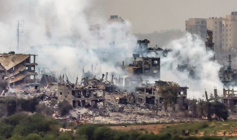 Израелската армия атакува стотици позиции на "Хамас" - 1