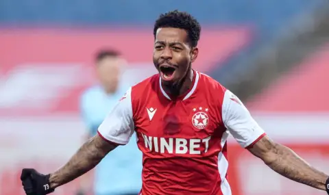 Джейсън Локило от ЦСКА каза "да" на любимата си, докато се възстановява от контузия - 1