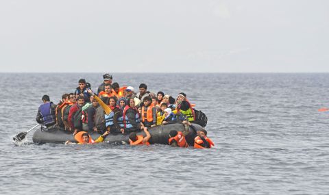 Около 80 незаконни мигранти са заловени от гръцката брегова охрана - 1