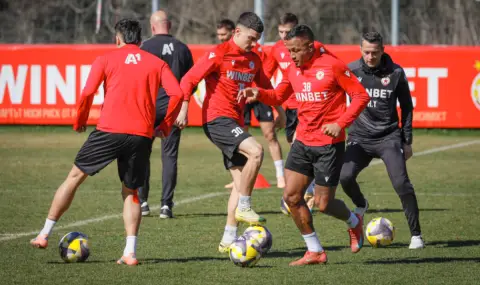 Треньорът на ЦСКА тренира наравно с отбора преди Лудогорец - 1