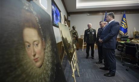Украйна върна на Италия 17 откраднати картини - 1