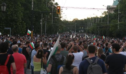 Протестиращи блокираха "Орлов мост", искат оставката на Борисов (ВИДЕО) - 1