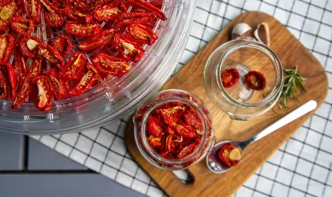 Рецепта на деня: Мариновани сушени домати - 1