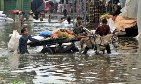 Загинали при наводнения в Пакистан - 1