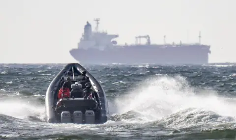 Шведските власти освободиха кораб, задържан по подозрение за разлив на нефт