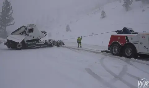 Снежна буря затвори 160 километра от магистрала в Калифорния ВИДЕО - 1