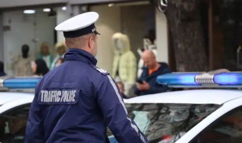 13-годишен подкара мотопед без каска в Ботевградско, глобиха баща му - 1