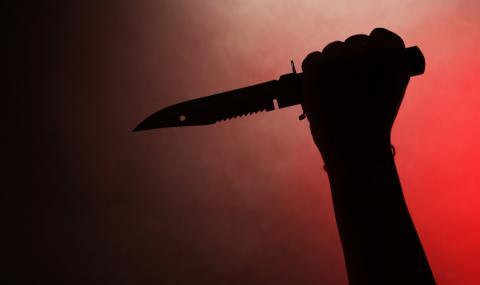 Агресивна жена размаха нож в центъра на Бургас - 1