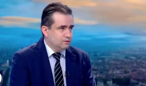 Божанов за самолетите-цистерни: Американците са им казали: „Ако не ги пуснете, няма да има бензин“