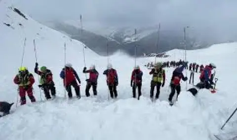 Двама скиори загинаха при лавина в Южен Тирол