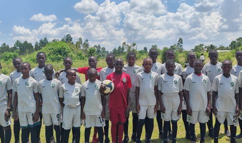 22 деца от Уганда деца облякоха екипа на Лудогорец - 1