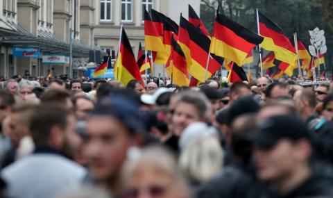 Германия готова да приеме още бежанци - 1