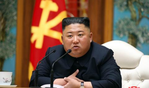 Откриха мистериозна следа на ръката на Ким Чен Ун - 1