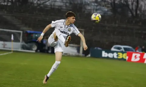 Два водещи нидерландски тима влизат в битката за звездата на Славия Кристиян Балов - 1