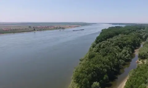 Критично ниско ниво на водата в Дунав край Лом - 1