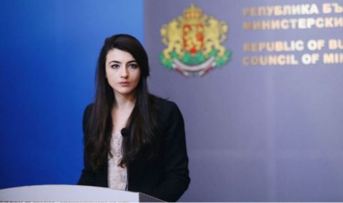 Лена Бориславова: Цяла седмица гледаме неуспешните опити на Делян Добрев да клати редовното правителство - 1