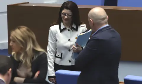 След час дебати: Парламентът прекрати пълномощията на Десислава Атанасова - 1