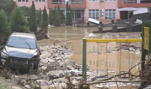 Скопие ни предложи помощ след бедствието на морето. Започна описването на щетите в Царево - 1