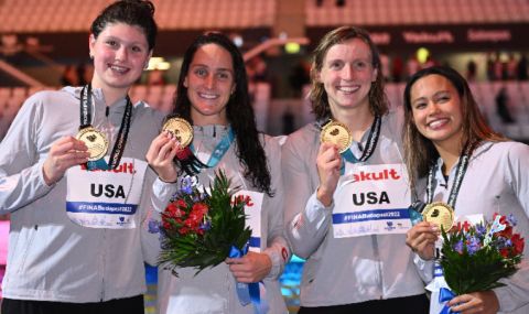 Щафетата на САЩ постави нов световен рекорд по плуване - 1