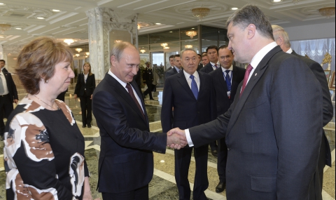 Путин и Порошенко се здрависаха в Минск - 1