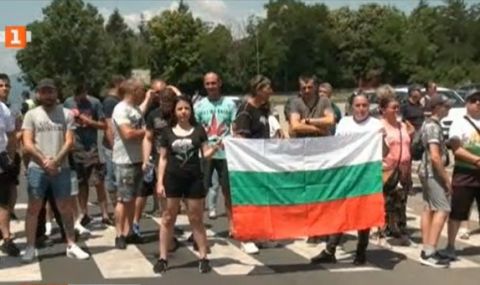 Протест срещу високите цени на горивата блокира Подбалканския път  - 1