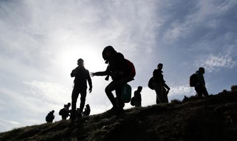 Отпускат €700 милиона на Гърция заради бежанската криза - 1