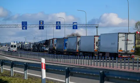 Отбой! Словашки шофьори на камиони вдигнаха блокадата по границата с Украйна - 1