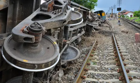 Най-малко 20 ранени при сблъсък на два влака в Словакия - 1