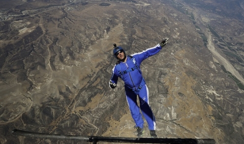 Американец ще скача без парашут от самолет - 1