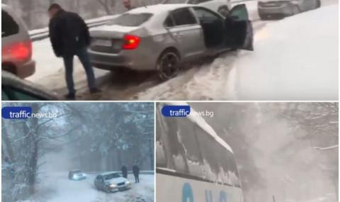 Над 20 коли в снежен капан край Пловдив (ВИДЕО) - 1