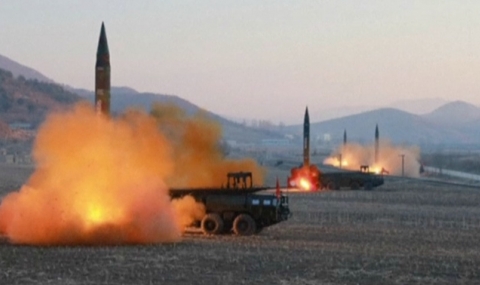 Северна Корея тренира нападение над американска база - 1