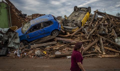 Опустошително торнадо в Чехия: жертви и стотици ранени, огромни разрушения - 1