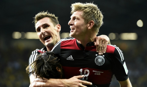 Германия се подигра с Бразилия, Клозе изпревари Роналдо - 1