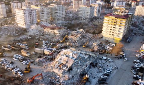Въпреки изтощението, българските екипи в Турция търсят оцелели сред руините - 1