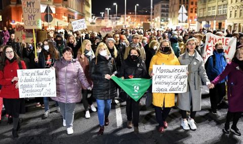 Безредици по време на митинг на антиваксъри - 1