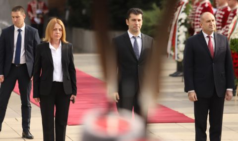 Петков: Признателен съм на българските военни за техния професионализъм, мъжество, всеотдайност и достойна служба  - 1